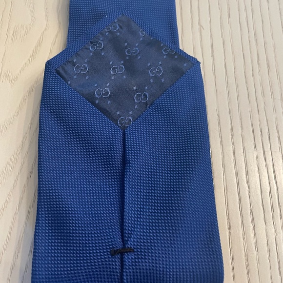 Gorgeous silk Gucci tie. Authentic & perfect condition. - Picture 5 of 9